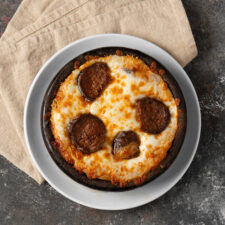 Sucuklu Kaşar Peynirli Humus